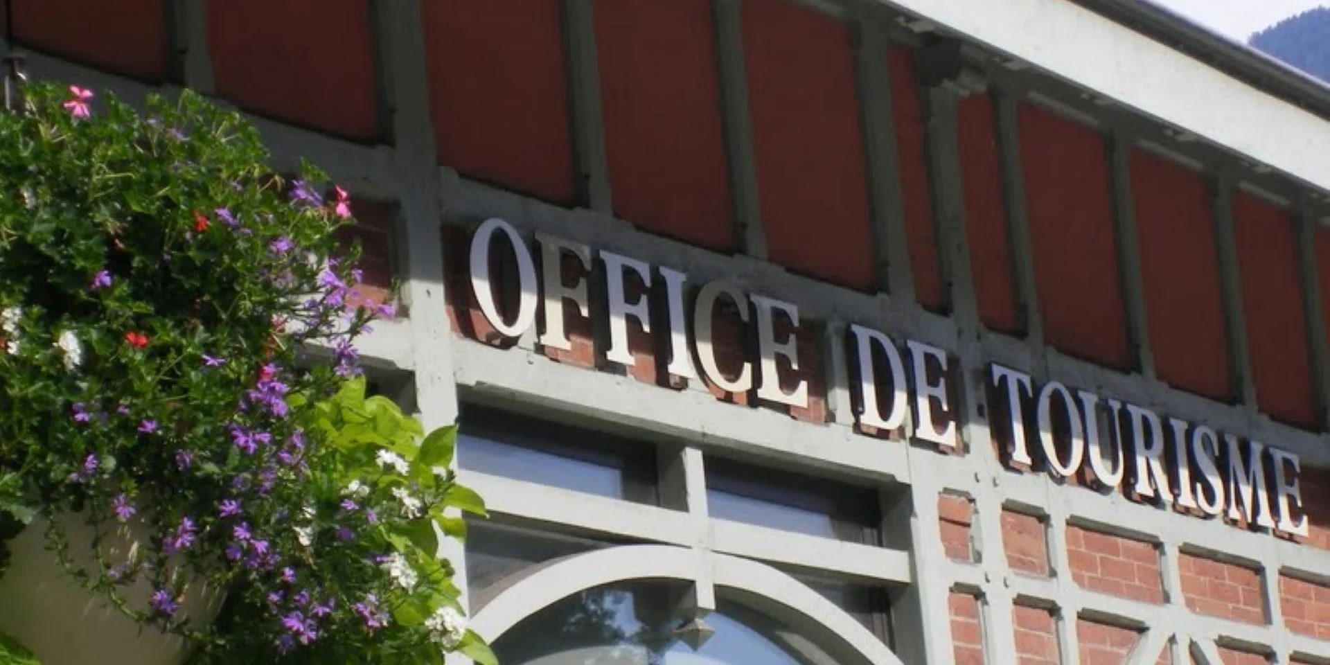 Uriage - Bâtiment Office De Tourisme - Archives