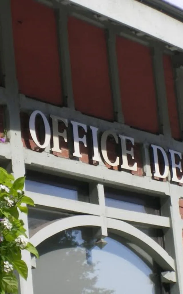 Uriage - Bâtiment Office De Tourisme - Archives