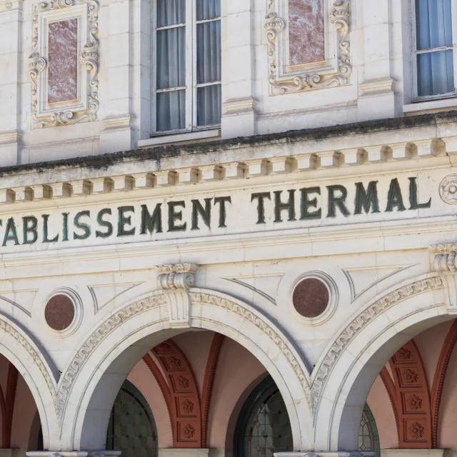 Bâtiment des Thermes d'Uriage - Marie El Hajal