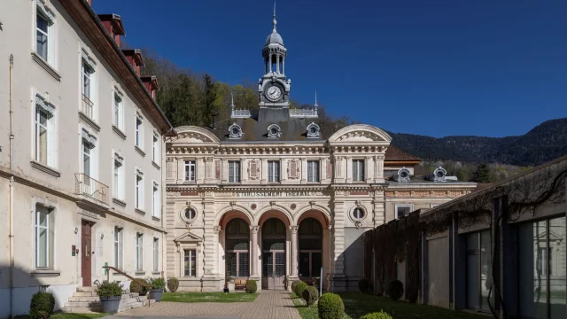 Bâtiment des Thermes d'Uriage - Marie El Hajal