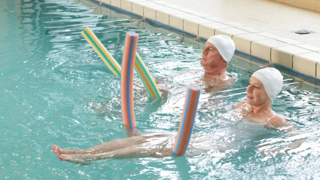 Thermes - Curistes en piscine