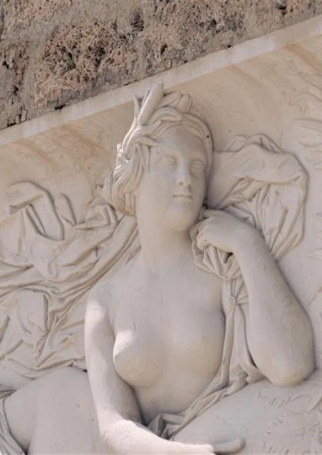 Uriage Statut Fontaine - Marie El Hajal