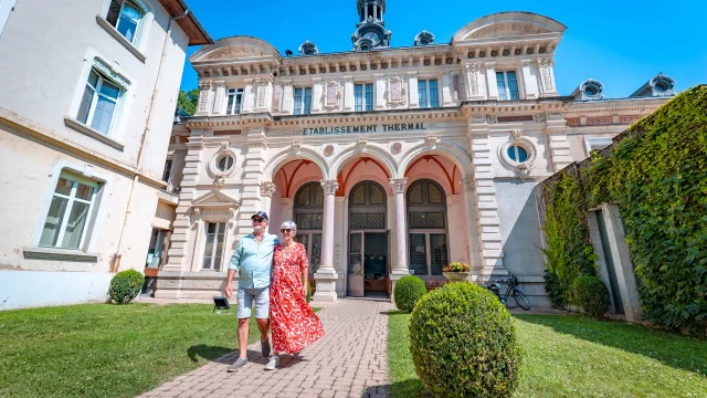 Bâtiment des Thermes d'Uriage - Balade en couple