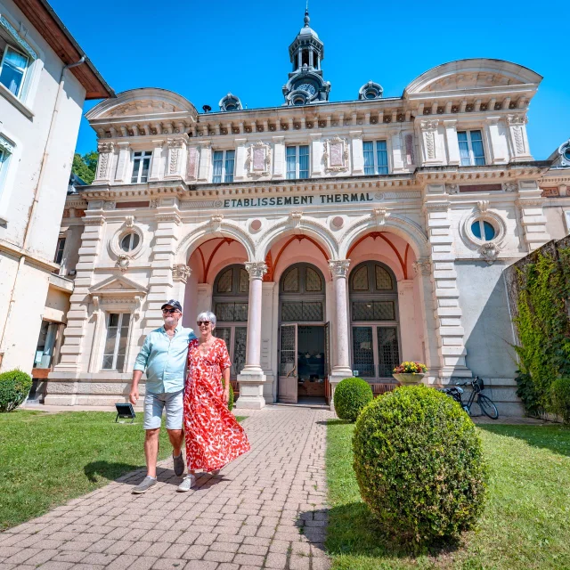 Bâtiment des Thermes d'Uriage - Balade en couple