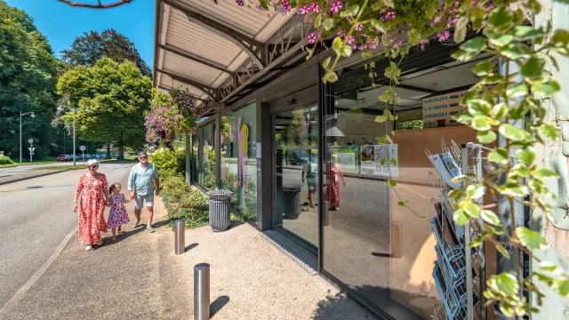 Office de tourisme d'Uriage, Famille en visite