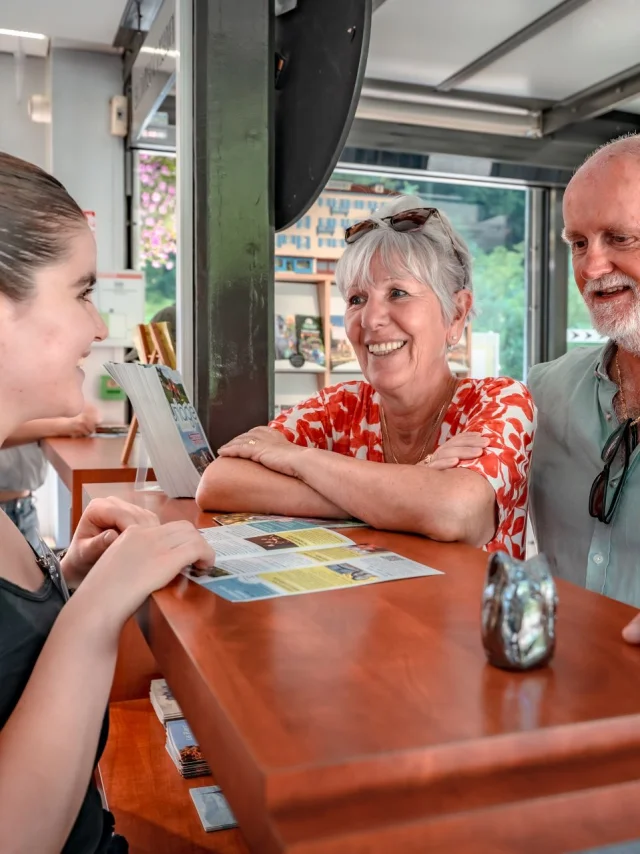 Visitors to the Uriage Tourist Office