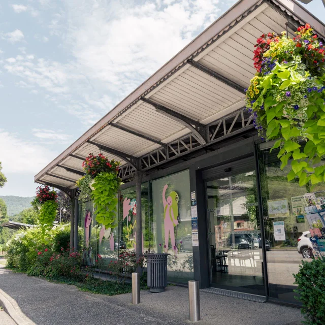 Uriage Office de Tourisme bâtiment Uriage Marie El Hajal
