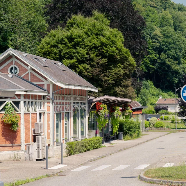 Uriage bâtiment Office de Tourisme Marie El Hajal