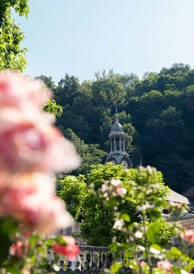 Uriage Ville clocher en fleur Marie El Hajal