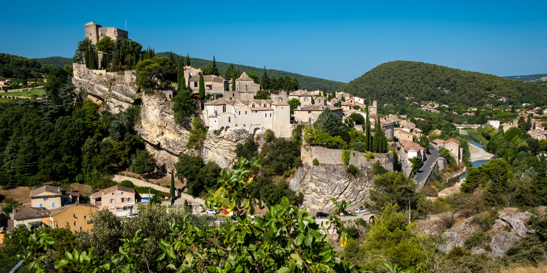 De middeleeuwse stad Vaison-la-Romaine op 11 augustus 2020.