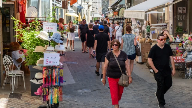 Vaison La Romaine Shops