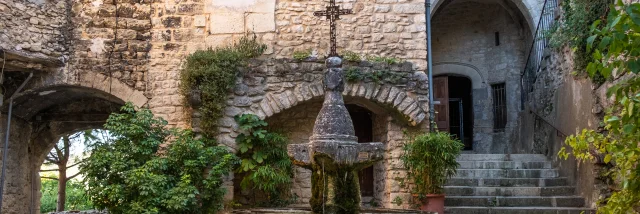 Village de Crestet un jour d'été le 25 aout 2020
