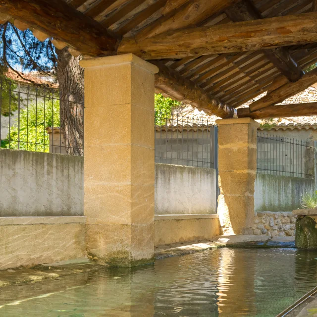 Lavoir du village de Saint-Roman-de-Malegarde