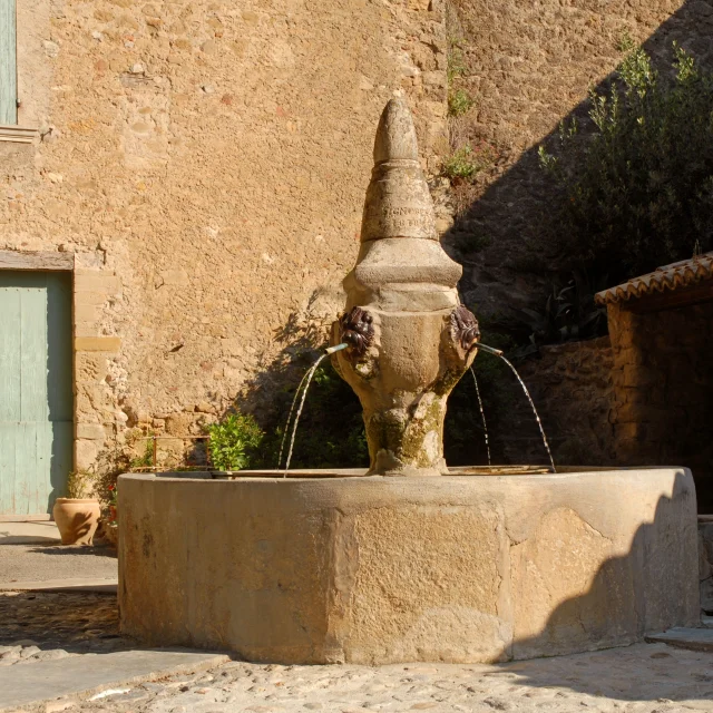 Fontaine du village de Puyméras