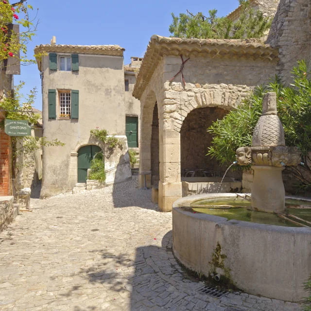 Ruelle du village de Séguret