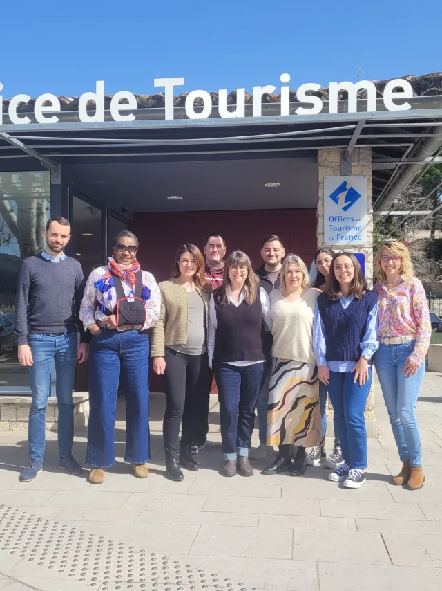 Het team van het VVV-kantoor van Vaisonlaromaine