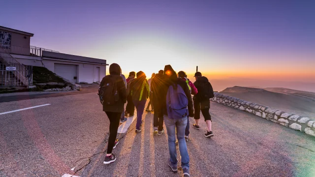 Randonnée au lever du soleil au sommet du Mont Ventoux