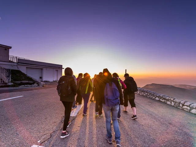 Randonnée au lever du soleil au sommet du Mont Ventoux