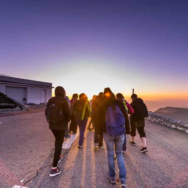Randonnée au lever du soleil au sommet du Mont Ventoux