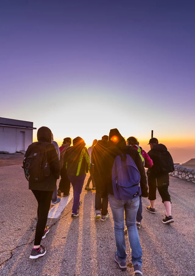 Randonnée au lever du soleil au sommet du Mont Ventoux
