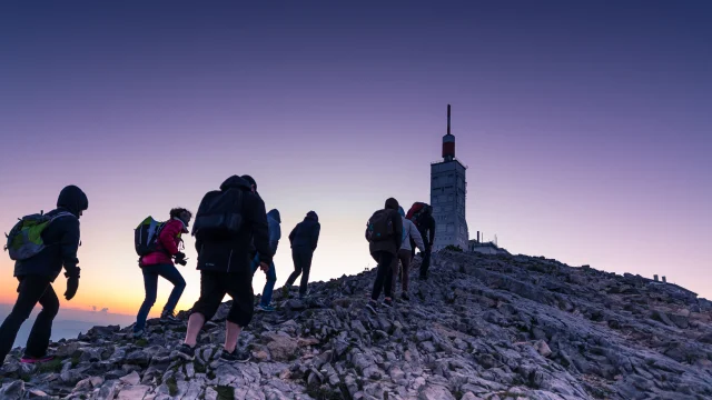 Randonnée au lever du soleil au sommet du Mont Ventoux