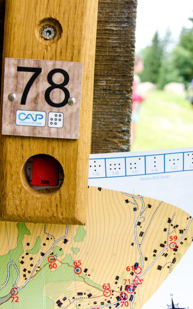 Parcours d'orientation en été dans le Val d'Arly