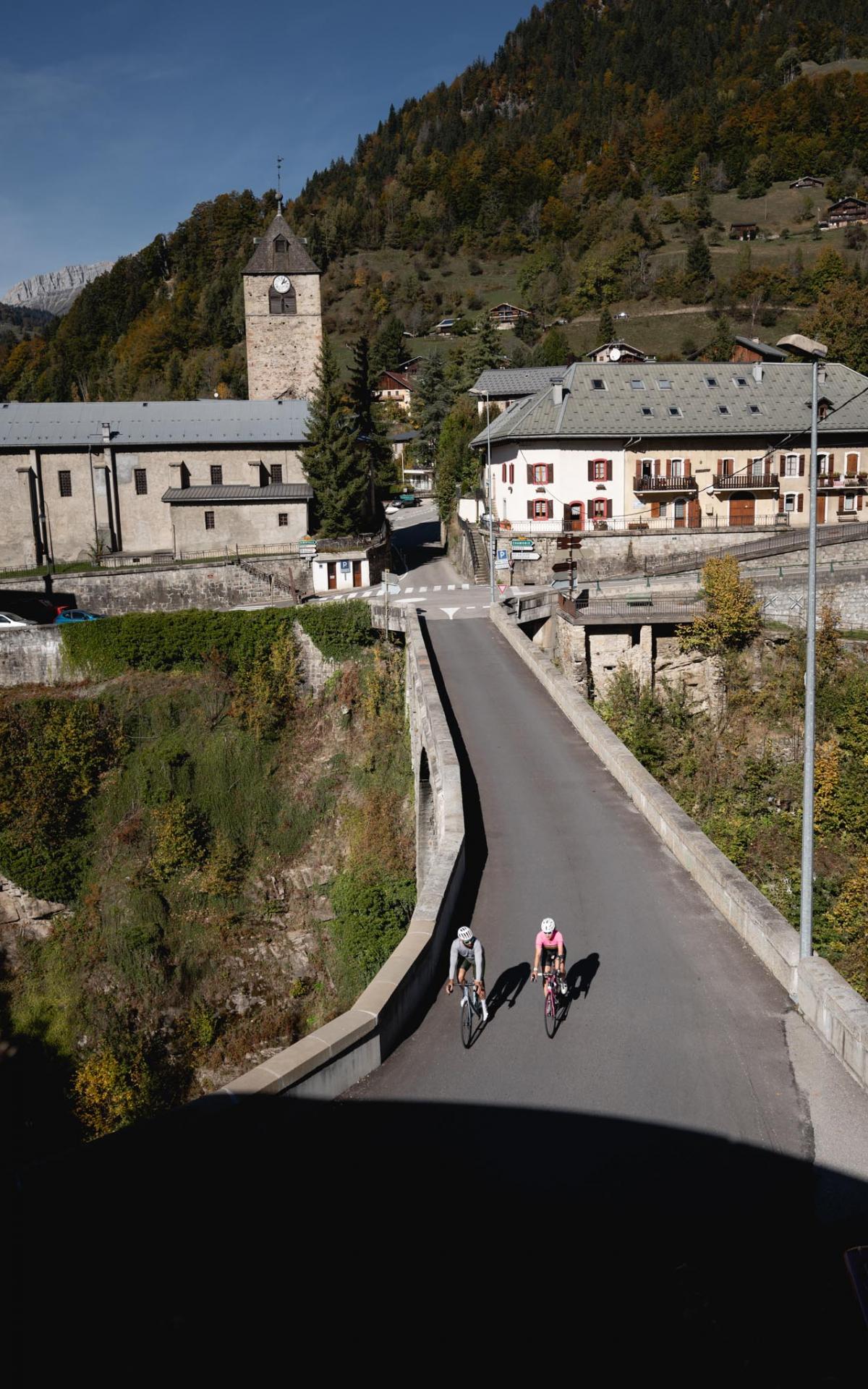 cyclo-col-des-aravis-col-de-l-arpettaz-avec-marie-bochet-val-d