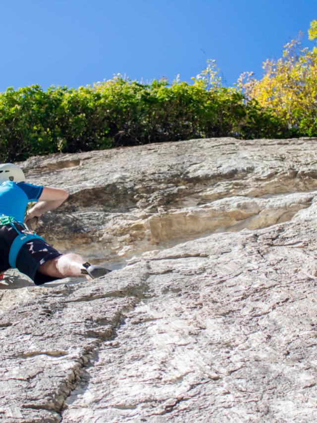 Mur d'escalade naturel à Flumet - La Carrière