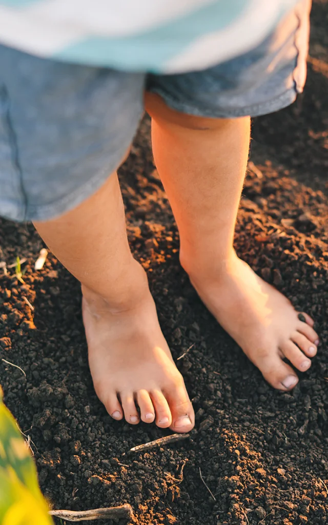 parcours sensoriel pieds nus pour le Slowly Val d'Arly