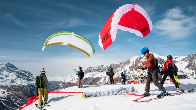 paragliding; group; winter; beautiful view; ski
