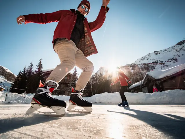 patinoire; activité hiver; sportifs; famille; détente