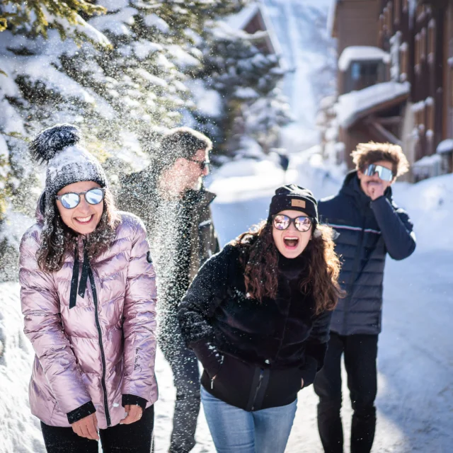 village; potes; amusement; lifestyle