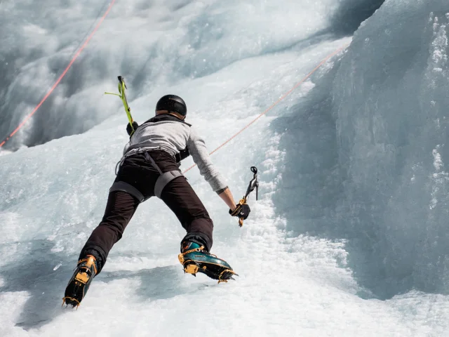 Ice climbing; sports; winter;