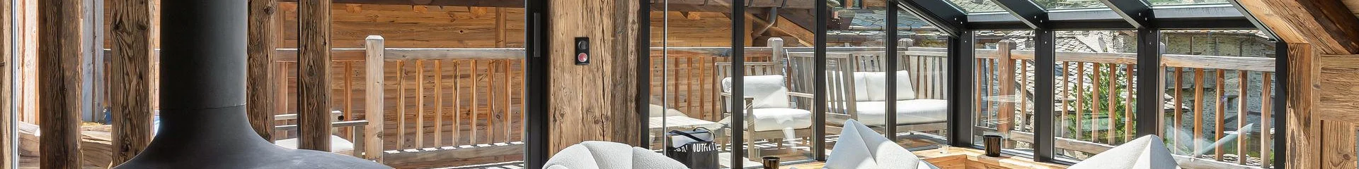 Living room with picture windows in the SnowyBreeze chalet in Val d'Isère