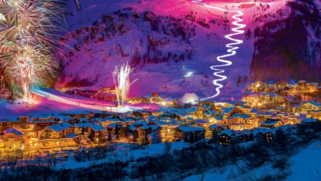 Descente aux flambeaux et feux d'artifices à Val d'Isère