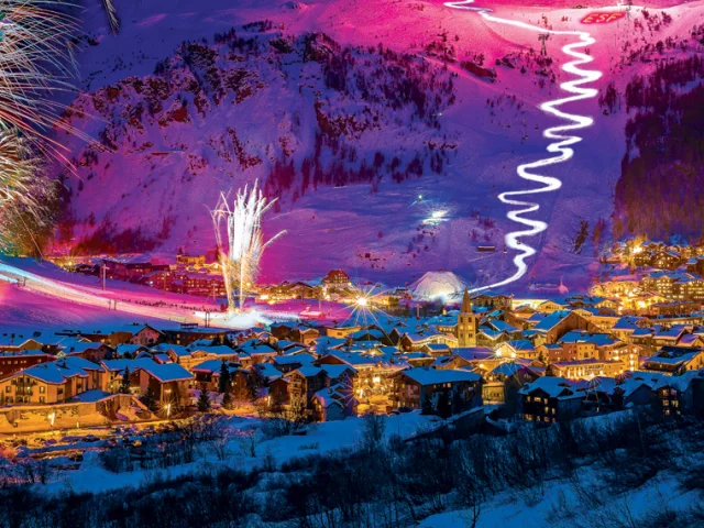 Descente aux flambeaux et feux d'artifices à Val d'Isère