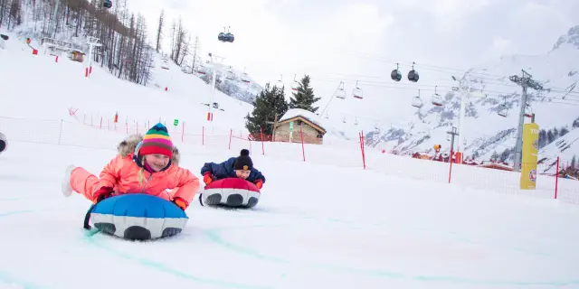 Two children on the snow front human curling in Val d'Isère