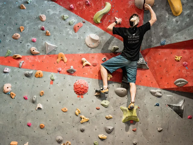 Indoor climbing wall at the Centre Aquasportif in Val d'Isère