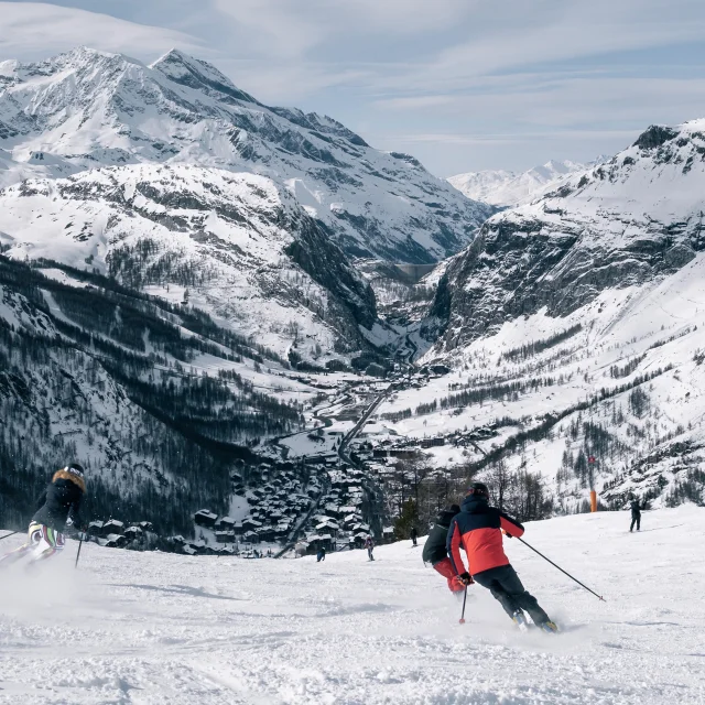 Skiers and snowboarders on the slopes of Val d'Isère