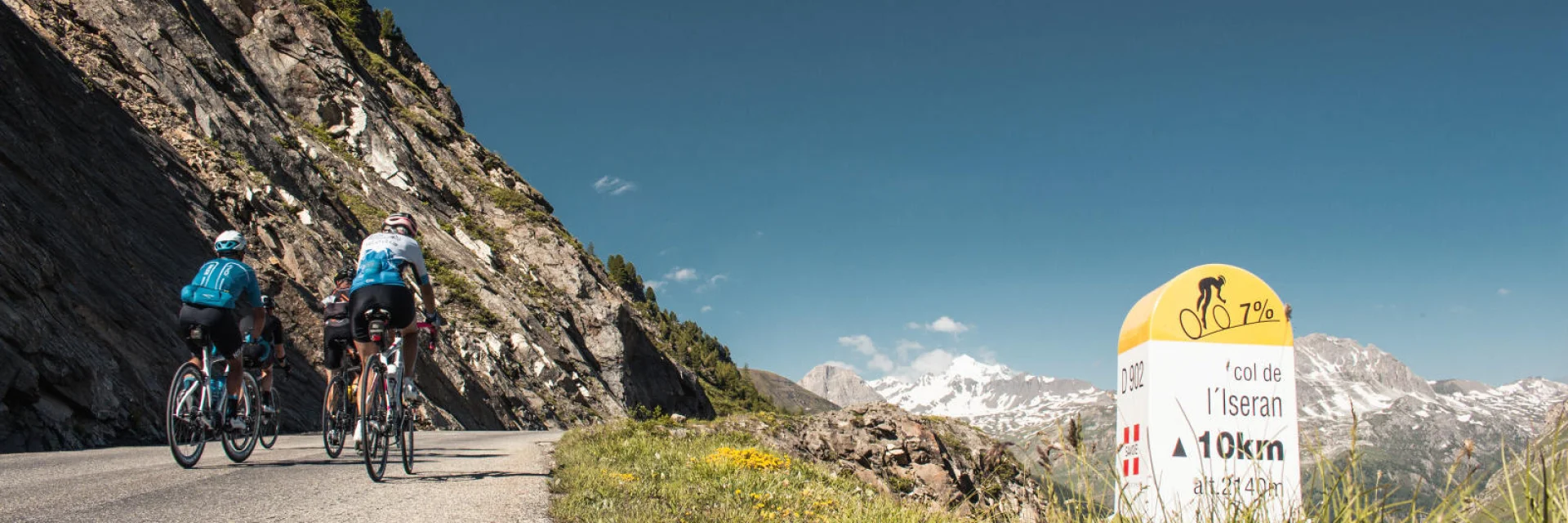 Salita al passo dell'Iseran da parte di due ciclisti