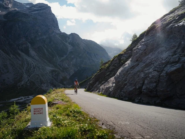 Ascent of the Col de l'Iseran - bike