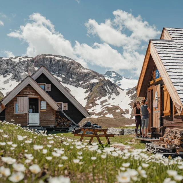 Refuge du Fond des Fours en été à Val d'Isère