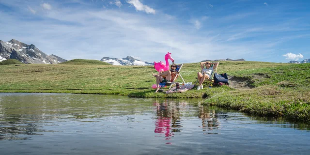 Relaxed couple on the shores of Lake Ouillette