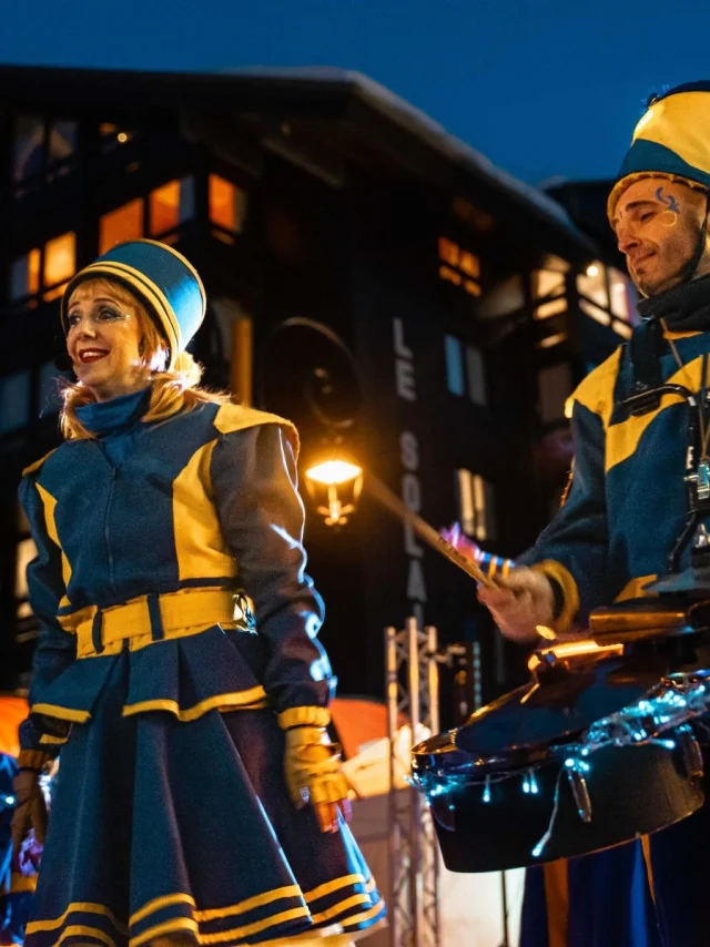 Due artisti al Carnevale di Val d'Isère