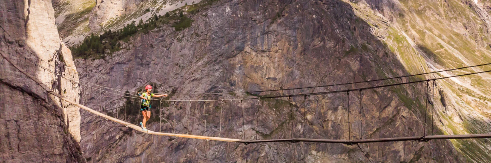 Passage d'un pont en via ferrata