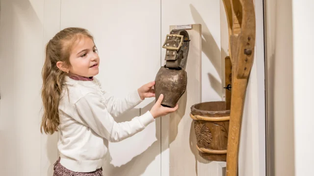 Little girl with a bell at the Val museum