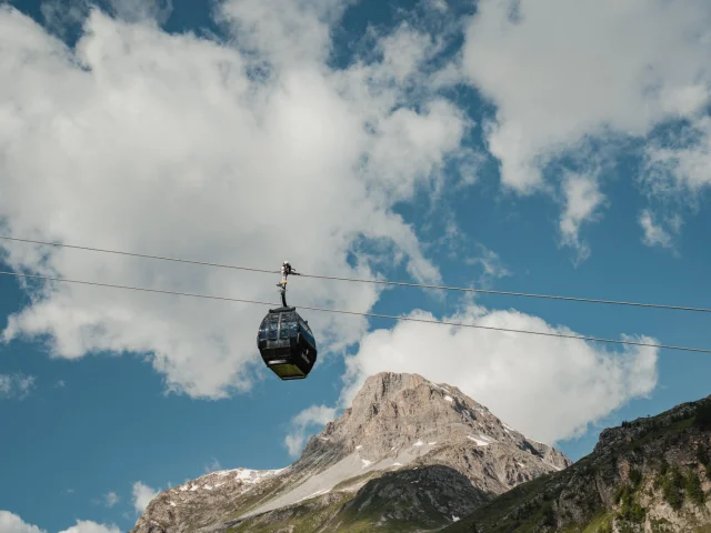 Télécabine de Solaise en été à Val d'Isère