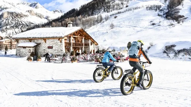 Fat bike with Xavier and Caroline at Le Manchet
