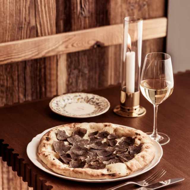 Pizza à la truffe au restaurant le refuge de Solaise