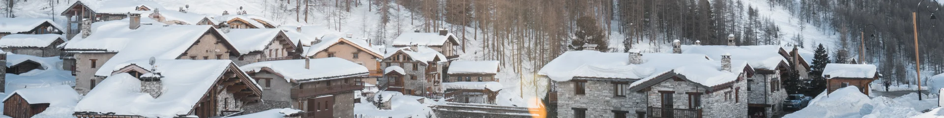 Le magnifique hameau - village du Fornet sous la neige en hiver